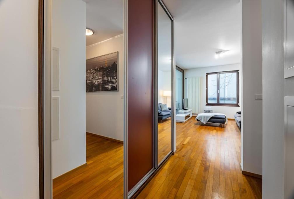 Modern Spacious Flat With A Terrace And A Parking براغ المظهر الخارجي الصورة